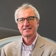 Prof. Dr.-Ing. Robert F. Singer - Gründer der Neue Materialien Fürth GmbH