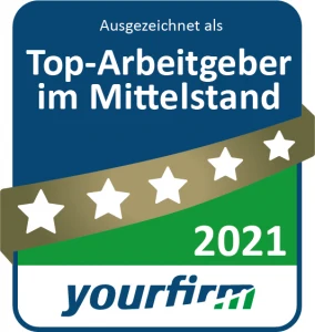 Abzeichen mit dem Text Ausgezeichnet als Top-Arbeitgeber im Mittelstand 2021 yourfirm auf blauem und grünem Hintergrund, mit einem goldenen Band mit vier weißen Sternen.